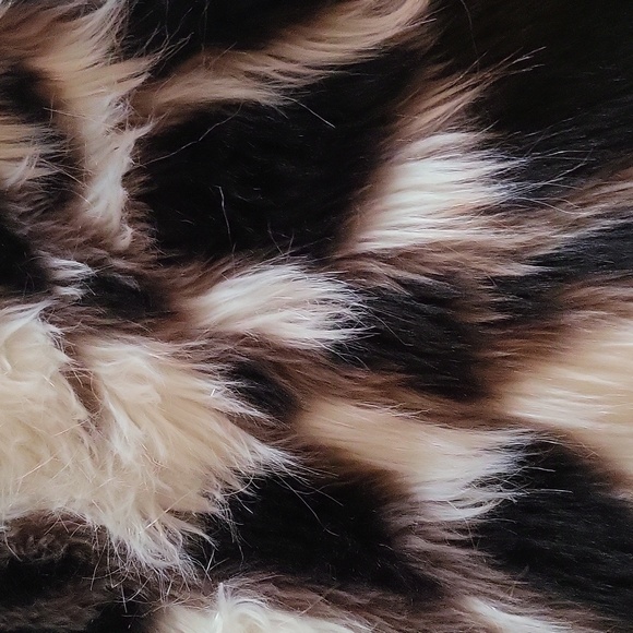 NEW FAUX FUR Girl's vest/jacket size S - Picture 6 of 6